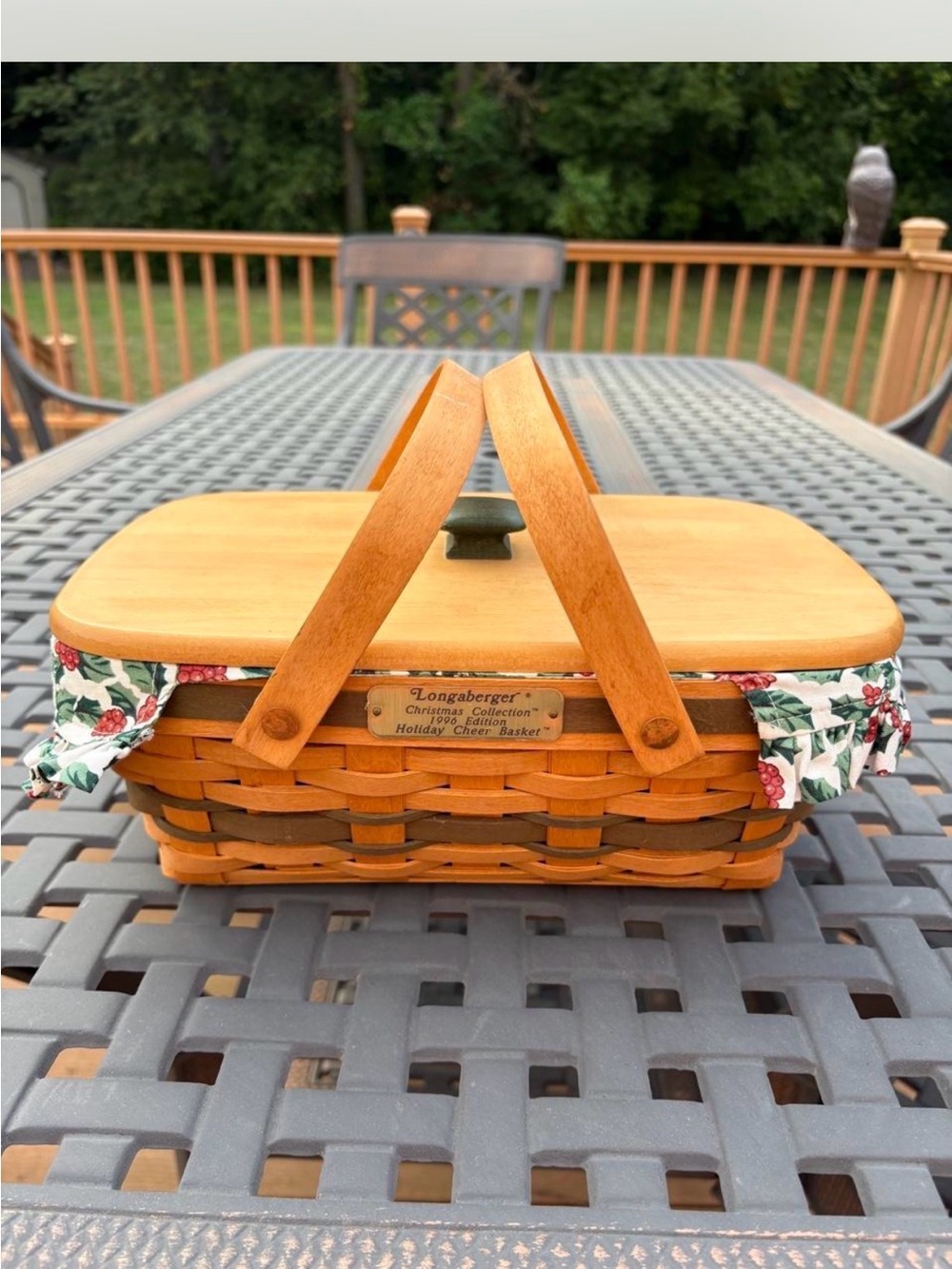 Longaberger Natural Basket with Green Knob and Holiday Trim